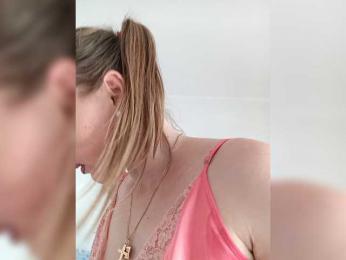 -NeZabudka webcam bongacams model stream image