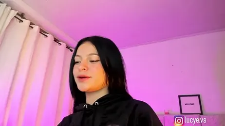LucyEvans_ webcam stripchat model stream image