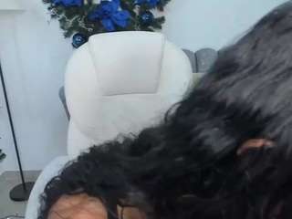 issi-loren webcam model stream image