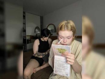 MiaAndAlicee webcam model stream image