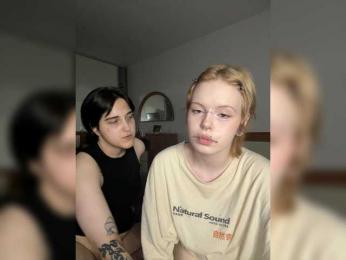 MiaAndAlicee webcam model stream image