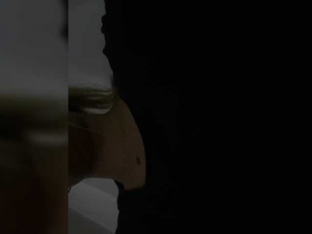Evellyyn webcam model stream image