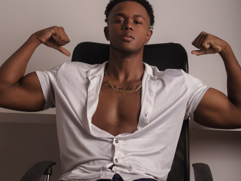 AdonisHollow webcam model stream image