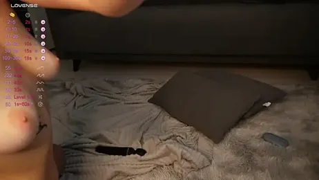 EmelyBenz webcam model stream image