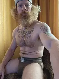 Gingerbeard40 webcam model stream image