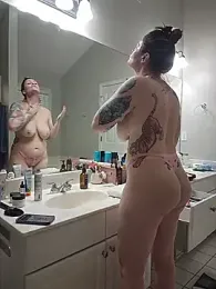 HollyTattoo webcam model stream image