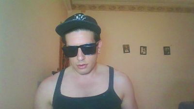 FrankieBully webcam model stream image