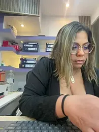 isabella_horney_ webcam model stream image