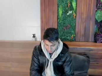 andyjoy_ webcam model stream image
