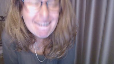 LauraOven webcam cam4 model stream image