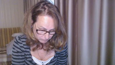 LauraOven webcam model stream image