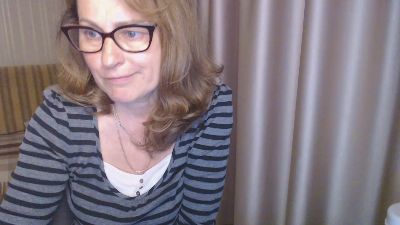 LauraOven webcam model stream image