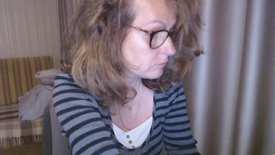 LauraOven webcam model stream image