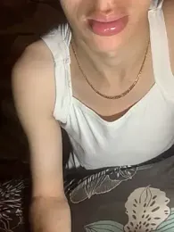 MiroKari2 webcam stripchat model stream image
