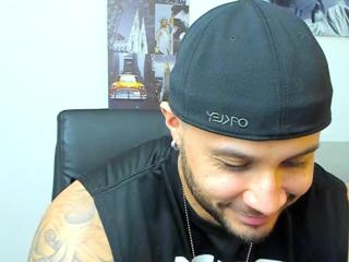 Luke Siner webcam model stream image
