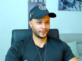 Luke Siner webcam model stream image