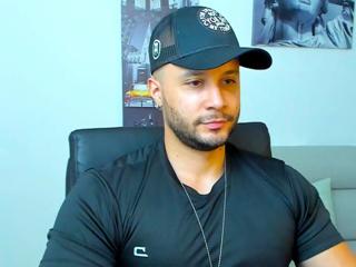 Luke Siner webcam model stream image