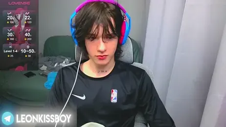 LeonBoykisser webcam model stream image