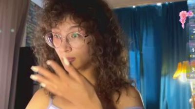 CurlyWinxy webcam model stream image