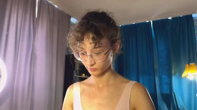 CurlyWinxy webcam model stream image