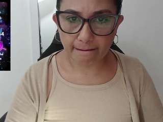 hotmilfsquirt webcam model stream image