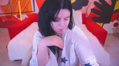 LittleeShy webcam model stream image