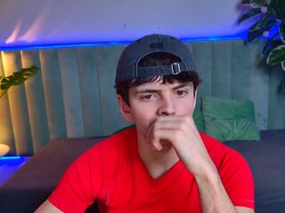Leon Angelov webcam model stream image