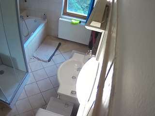 voyeurcam-julmodels-bath-2nd-2 webcam model stream image