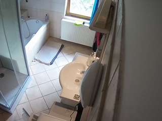 voyeurcam-julmodels-bath-2nd-2 webcam model stream image