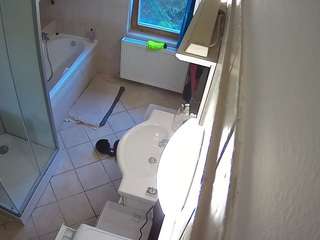 voyeurcam-julmodels-bath-2nd-2 webcam model stream image