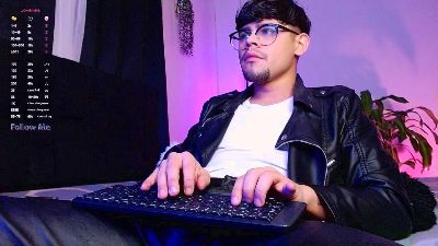 isaac_saenz webcam model stream image
