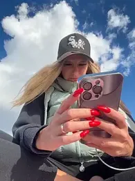 Betsy webcam model stream image