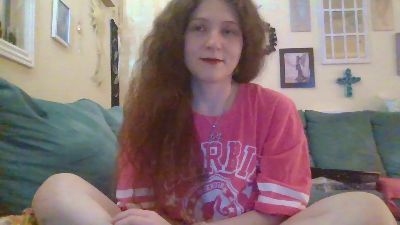QueenCrimson webcam model stream image