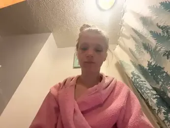 Daddyssllut webcam model stream image