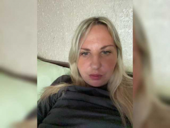 Roksi-8 webcam model stream image