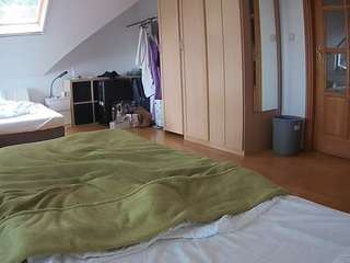 voyeurcam-julmodels-bed-1 webcam model stream image