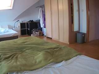 voyeurcam-julmodels-bed-1 webcam model stream image