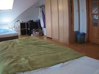 voyeurcam-julmodels-bed-1 webcam model stream image