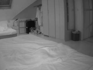 voyeurcam-julmodels-bed-1 webcam model stream image