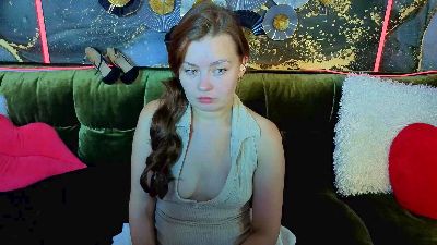 RedDolll webcam model stream image