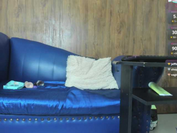 Skinny-Mature webcam model stream image