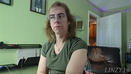 Linzy_19 webcam stripchat model stream image