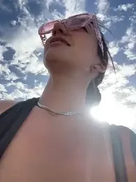 Ninabigtitied webcam model stream image