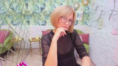 ParisCherry webcam model stream image