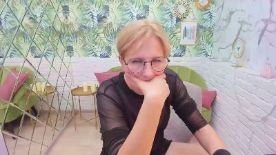ParisCherry webcam model stream image