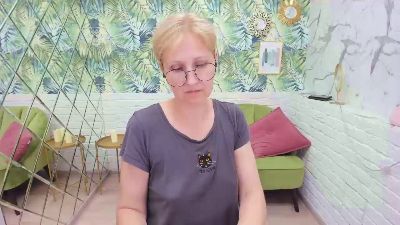 ParisCherry webcam model stream image