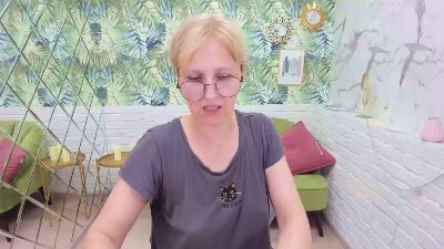 ParisCherry webcam model stream image