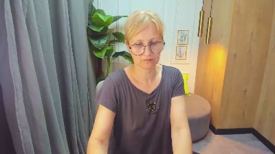 ParisCherry webcam model stream image