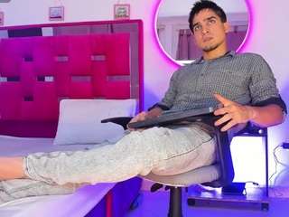 dylan-greyy webcam model stream image