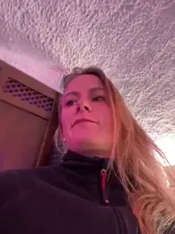 selenaluvv webcam model stream image